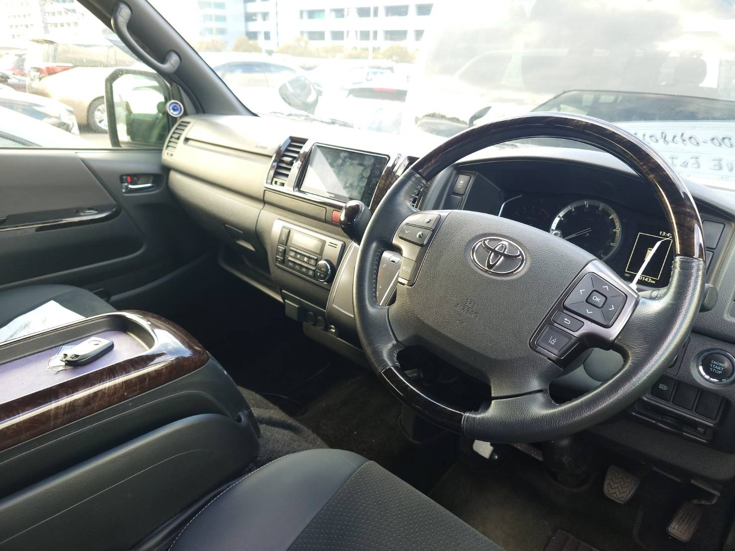 
								Reconditioned Toyota Hiace Super GL – 2020 full									