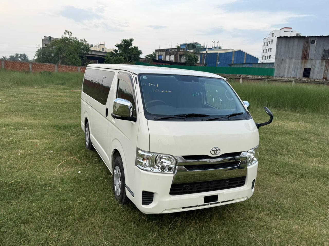 
								Toyota Reconditioned HIace DX full									