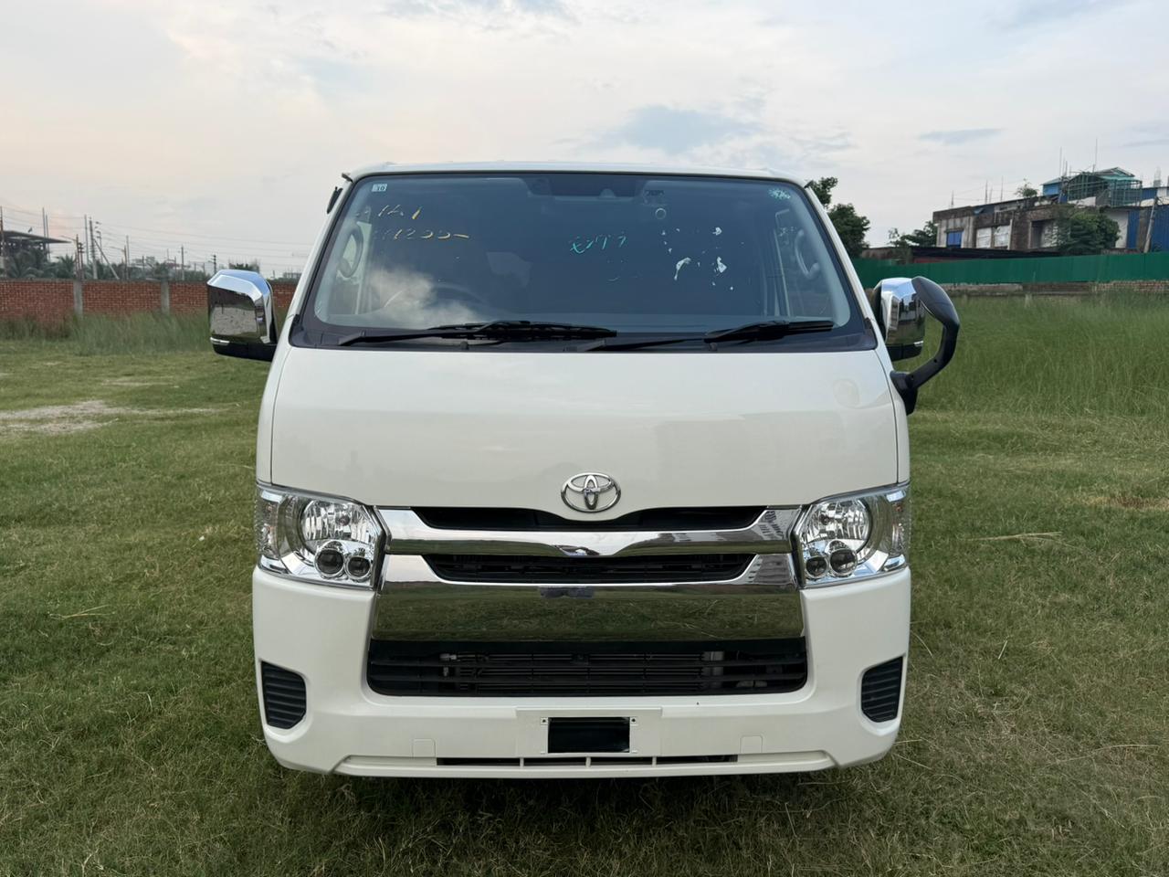 
								Toyota Reconditioned HIace DX full									