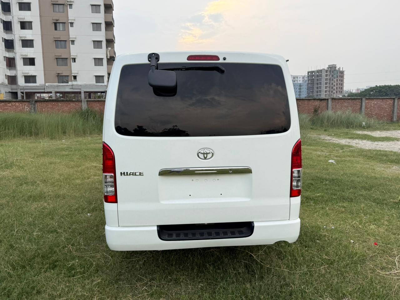 
								Toyota Reconditioned HIace DX full									